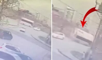 Esenyurt’ta 4 kişinin hayatını kaybettiği, işçi servisinin devrilme anı kamerada