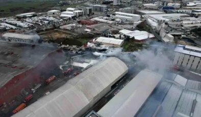 Esenyurt’ta devam eden fabrika yangını havadan görüntülendi