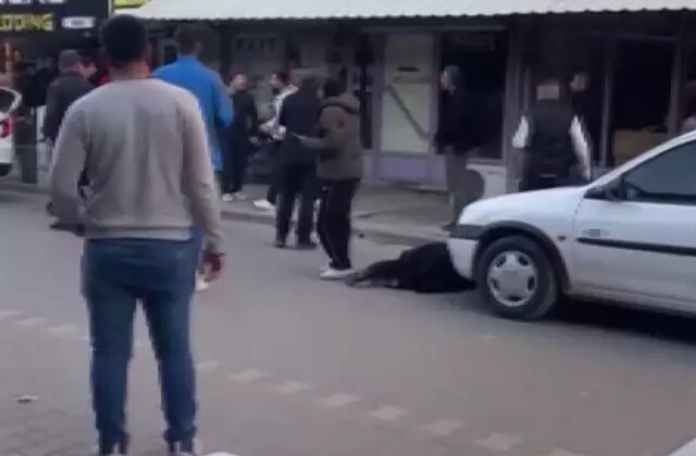 Eşini sokak ortasında katletti, elini kolunu sallayarak kayıplara karıştı