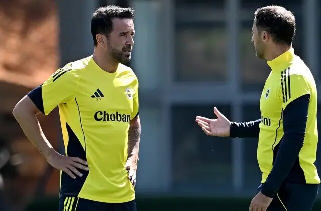 Eski milli futbolcu Gökhan Gönül derbi sonrası havalimanında gözaltına alındı