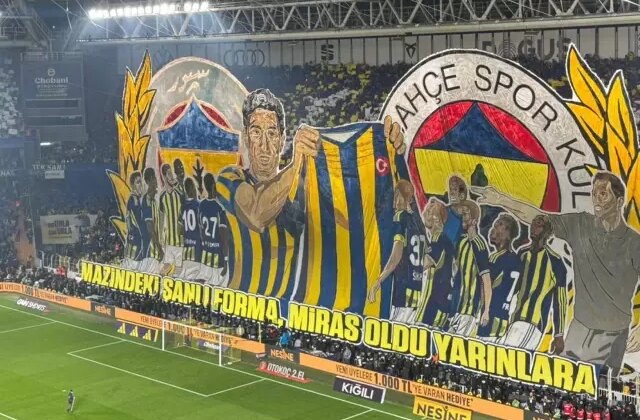 Fenerbahçeli taraftarlardan yıllar sonra 4 tribünde birden koreografi