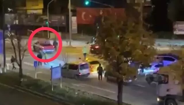 Film gibi kovalamaca! Polis, “dur” ihtarına uymayan kamyoneti böyle durdurdu