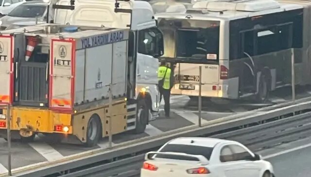 Florya’da metrobüste yangın çıktı