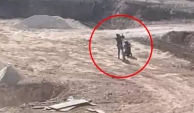 Okul inşaatında kan donduran olay! Çocuk işçiyi sopa ile darbetti