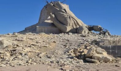 Görüntü Türkiye’nin yanı başından! 1 yıldır böyle yıkık halde duruyor