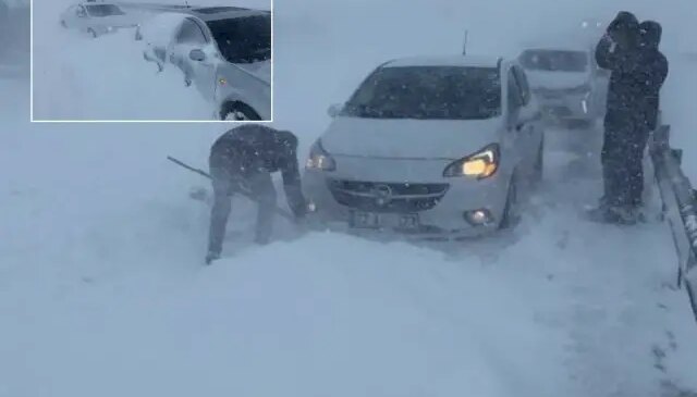 Göz gözü görmüyor! Sivas-Kayseri yolu kapandı
