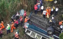 Guatemala’da devrilen yolcu otobüsündeki 15 kişi hayatını kaybetti
