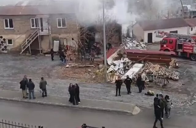 Hakkari’de Patlamada Yaralanan Çocuğunun Yanına Giden Baba Yolda Trafik Kazası Geçirdi