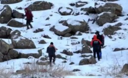 Hasan Dağı’na tırmanan 2 üniversite öğrencisi mahsur kaldı