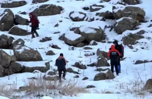 Hasan Dağı’na tırmanan 2 üniversite öğrencisi mahsur kaldı