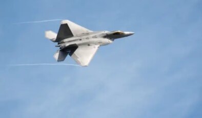 Havada dehşet! Yolcu uçağı ABD savaş uçağı ile çarpışmaktan son anda kurtuldu