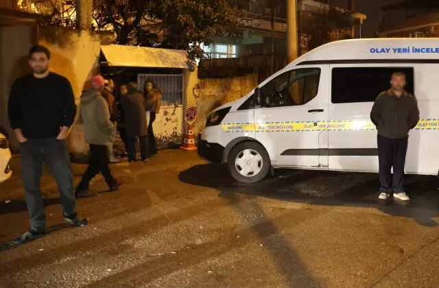 Hırsızlık için girdikleri evin sahibini öldürüp, kaçtılar