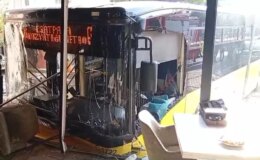 İETT otobüsü börekçiye daldı! Yaralılar var