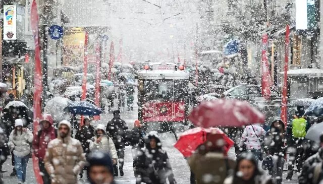 İstanbul’a kar yağışı geliyor! AKOM merak edilen tarihi verdi
