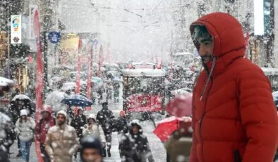 İstanbul’da kar yeniden başlayacak! Peş peşe uyarı geldi, saati de belli
