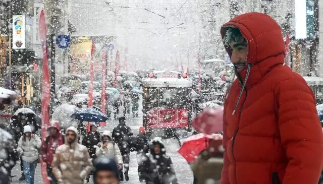 İstanbul’da kar yeniden başlayacak! Peş peşe uyarı geldi, saati de belli