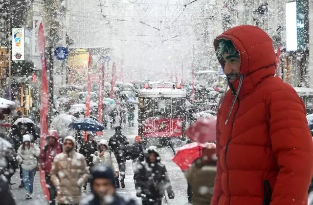 İstanbul’da kar yeniden başlayacak! Peş peşe uyarı geldi, saati de belli