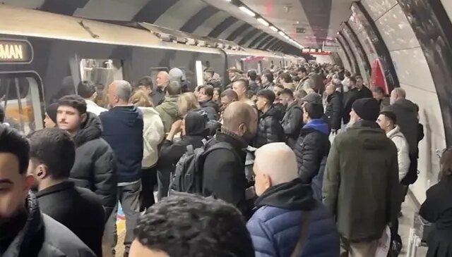 İstanbul’da metro arızası, seferler aksıyor