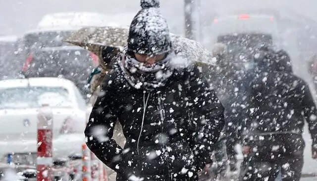 İstanbul için yeni uyarı! AKOM bu kez beklenen kar kalınlığını da verdi