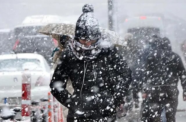 İstanbul için yeni uyarı! AKOM bu kez beklenen kar kalınlığını da verdi