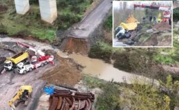 İstanbul’da sağanak faciası! Yol çöktü, araçlar dereye uçtu
