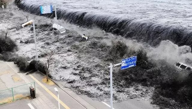 Japonya’da 7.6 büyüklüğünde deprem! Tsunami uyarısı yapıldı
