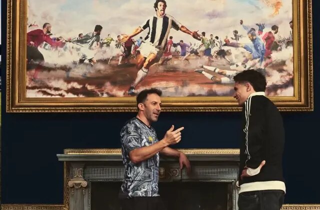 Juventus, efsane 10 numarası Del Piero’ya özel formayı Kenan Yıldız ile tanıttı