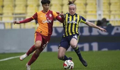 Kadınlar derbisinde Galatasaray’ı deviren Fenerbahçe 11’de 11 yaparak liderliğe yükseldi