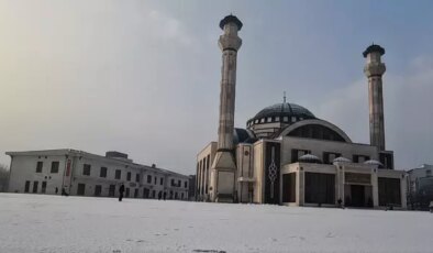 Kars’ta mevsimin ilk karı yağdı