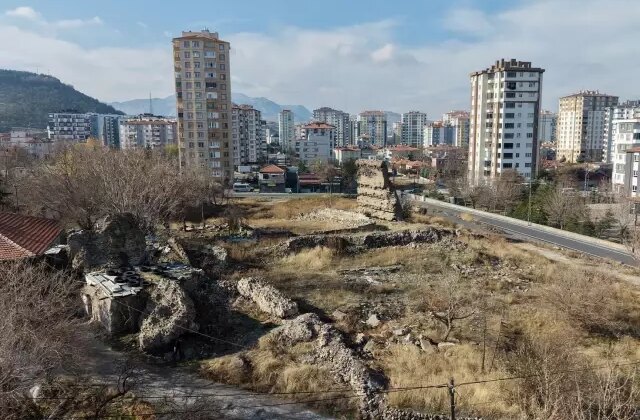 Dünyanın en eski hastanesi Kayseri’deki gecekonduların altından çıktı