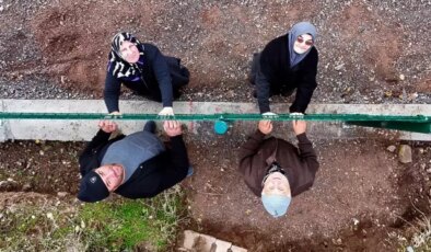 Kemal Sunal’ın filmi gerçek oldu! Gece yarısı çekilen tel örgüye mahalleli isyan etti