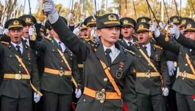 Kılıçlı yemin nedeniyle TSK’dan ihraç edilen komutan için yeni karar