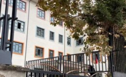 Lisede 3. kattan düşen öğrenci ağır yaralı