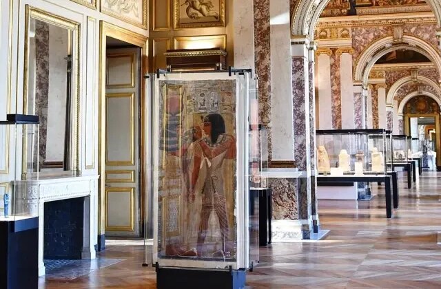 Louvre Müzesi’nde su sızıntısı: Yaklaşık 400 nadir kitap hasar gördü