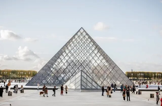 Louvre Müzesi’nde su sızıntısı: Yüzlerce kitap hasar gördü