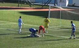 Maçta sahaya giren köpeğin yaptığı şey görenleri hayrete düşürdü