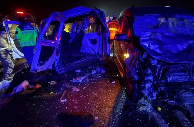 Mardin’de 3 aracın karıştığı trafik kazasında 3 kişi öldü, 6 kişi yaralandı