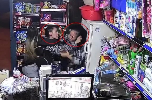 Markette gelin-kayınvalide kavgası! Kamera olan biteni anbean kaydetti