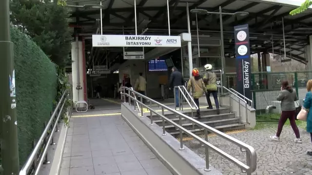 Bakırköy Marmaray İstasyonunda bir kişi raylara düştü; seferlerde aksama yaşandı