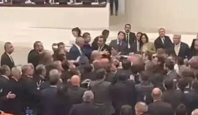 Meclis’te AK Parti ve CHP’li vekiller arasında yumruklu kavga