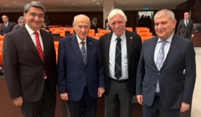 Meclis’te dikkat çeken kare! Fotoğrafa düştüğü not dikkat çekti