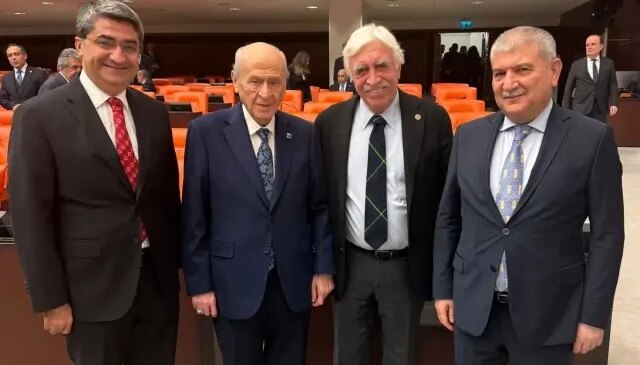 Meclis’te dikkat çeken kare! Fotoğrafa düştüğü not dikkat çekti