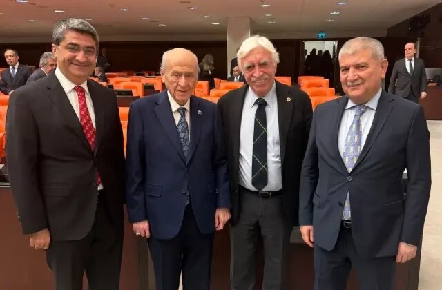 Meclis’te dikkat çeken kare! Fotoğrafa düştüğü not dikkat çekti