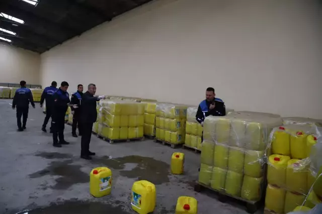 mersin de icine su karistirilmis 3 bin 650 bidon 19342187 2200 o