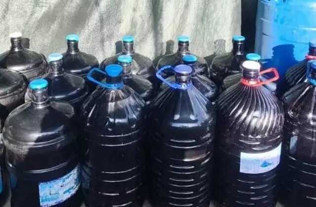 Muğla’da jandarmadan büyük baskın: 1 ton sahte içki piyasaya sürülmeden ele geçirildi