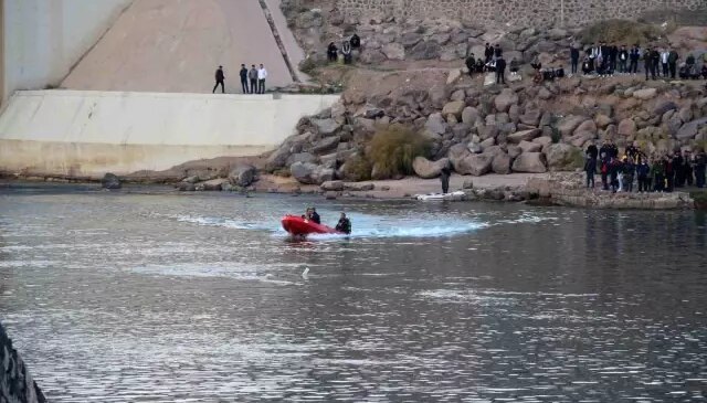Nehre düşen terliğini almak isterken akıntıya kapılan çocuğun cansız bedeni bulundu