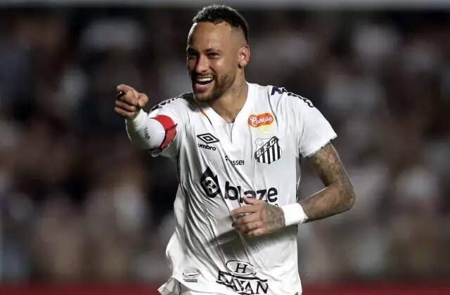 Neymar, çocukluk aşkını küme düşmekten kurtardı