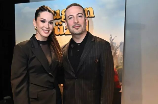 Oğuzhan Koç aşka geldi! Sevgilisi Hazal Subaşı’yı dudağından öptü