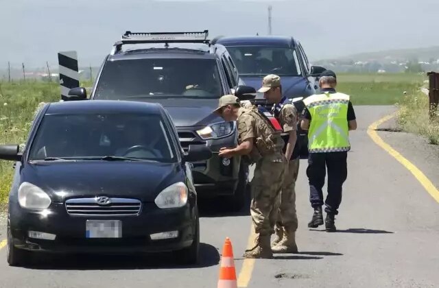 Önce ceza yazdılar, şehit babası olduğunu öğrenince kendi ceplerinden ödediler