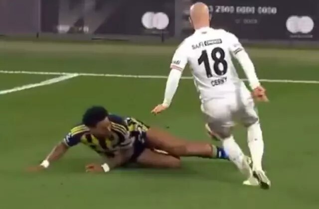 Oosterwolde’den Beşiktaş taraftarına olay cevap